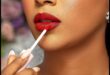 Buze Couture: Explorarea stilurilor de luciu de buze la modă