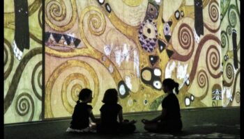 Dimensiuni digitale: realitatea virtuală și realitatea augmentată în arta americană