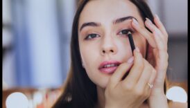 Tehnici de strângere: Îmbunătățiți-vă linia genelor cu precizie