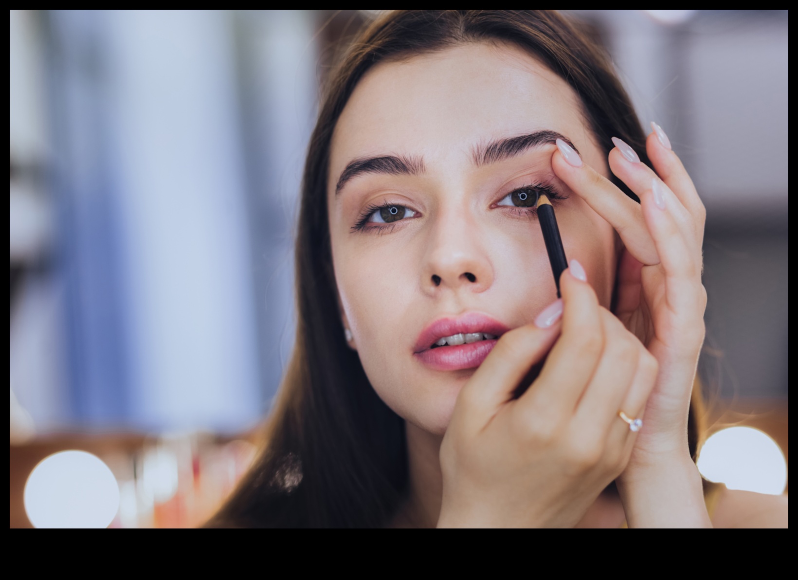 Tehnici de strângere Un ghid pentru îmbunătățirea liniei genelor cu precizie 1 Tehnici de strângere: Îmbunătățiți-vă linia genelor cu precizie